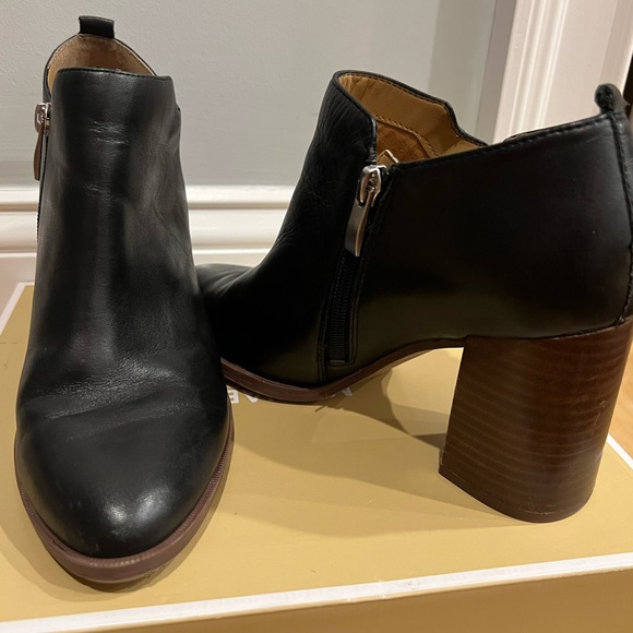 Franco Sarto Black Leather Heeled Bootie - Picture 2 of 3